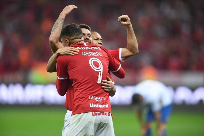 Jornalista se rende a Paolo Guerrero: "É o Benjamin Button da bola" Guerrero