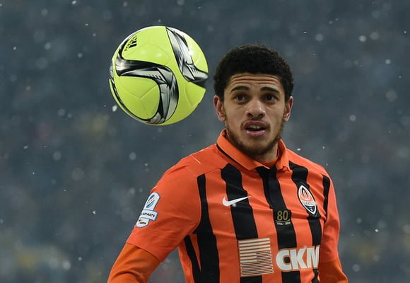 Ida de Luiz Adriano ao Palmeiras "obriga" Taison a fazer promessa aos torcedores do Inter Taison
