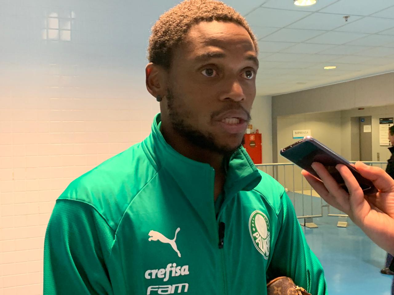 Sabor especial? O que o ex-colorado Luiz Adriano falou após a vitória contra o Grêmio Luiz Adriano