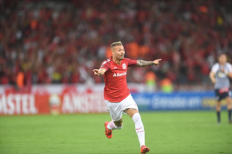 Nico López dá "boa noite" na web após Grêmio levar 5x0 e cair da Libertadores Nico