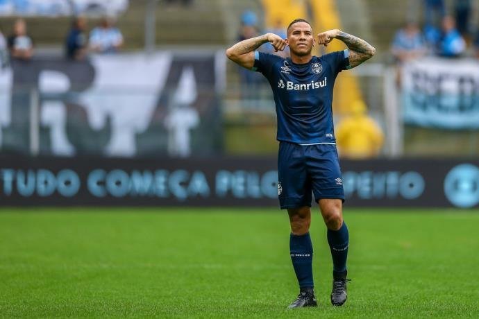 Jael posta mensagem pelo aniversário do clube e entra na campanha da torcida: "Cavani no Grêmio" Jael