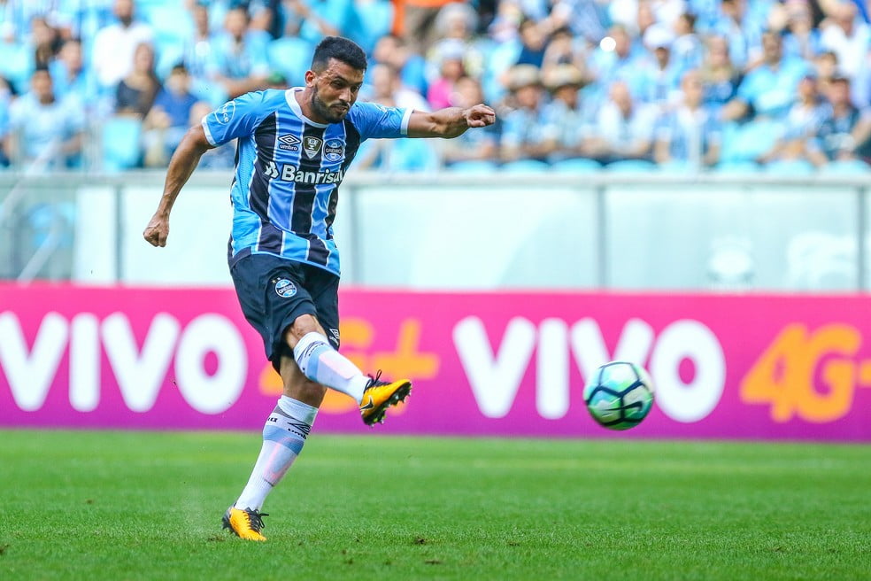 "Seria mentira falar que não tenho vontade de voltar", diz Edilson sobre o Grêmio Edilson
