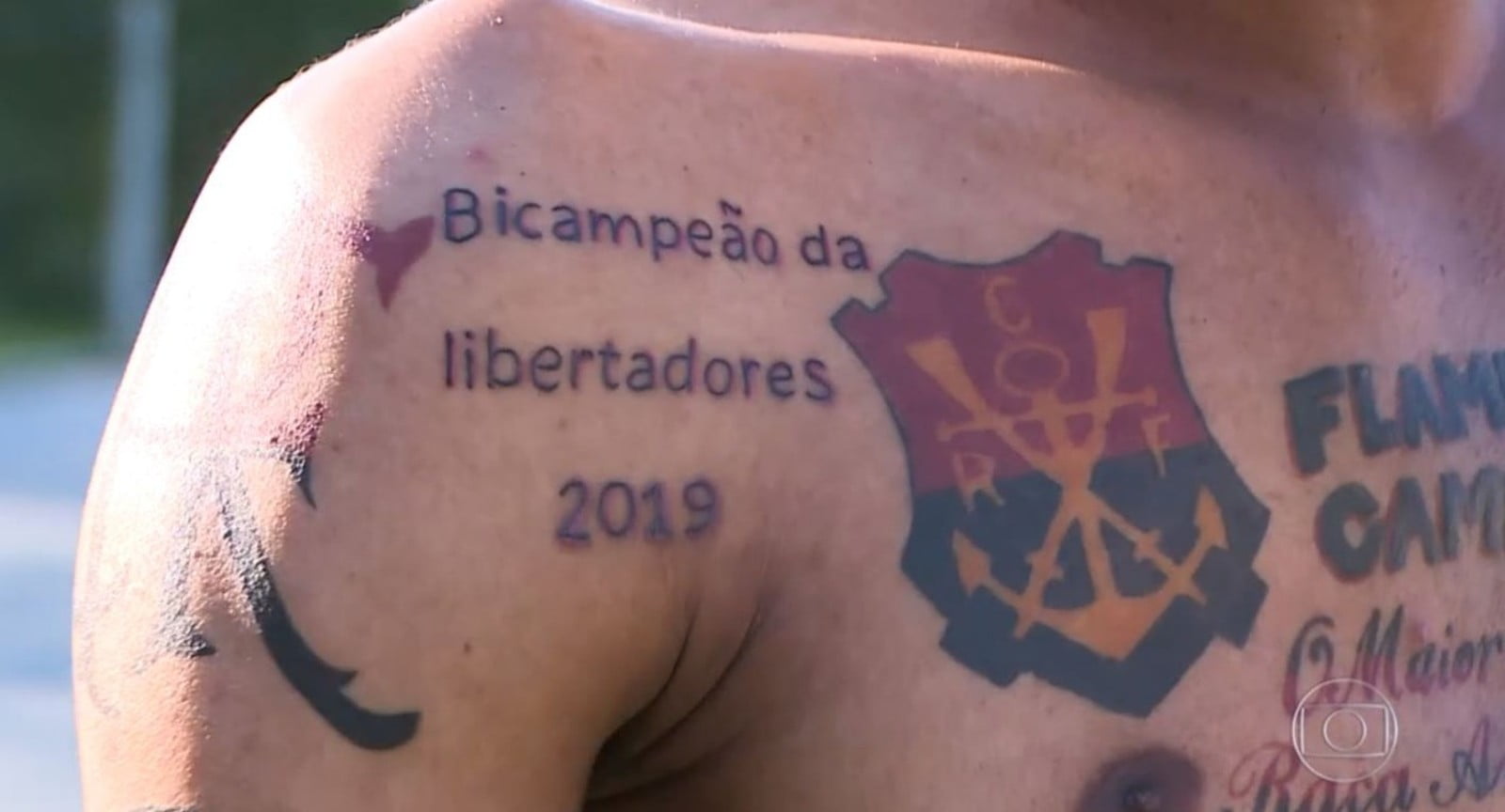 E o Grêmio? Torcedor do Flamengo se empolga e tatua título da Libertadores Grêmio
