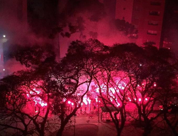 Torcida do Inter deu espetáculo em Porto Alegre e em Curitiba nesta segunda Inter