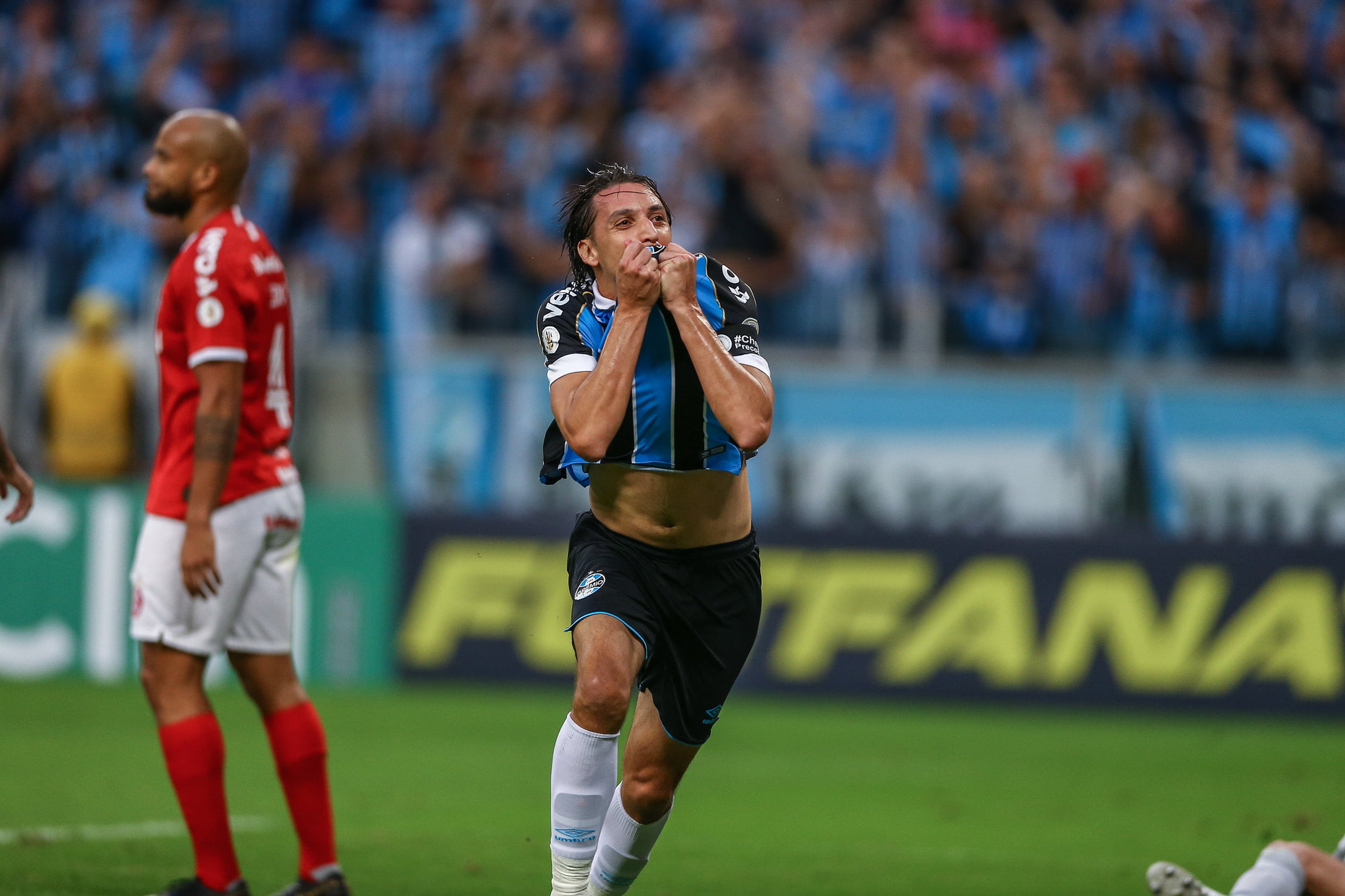 Geromel, sobre os capitães do elenco: "Eu, Maicon e Kannemann estamos há anos no Grêmio e lideramos pelo exemplo" Geromel