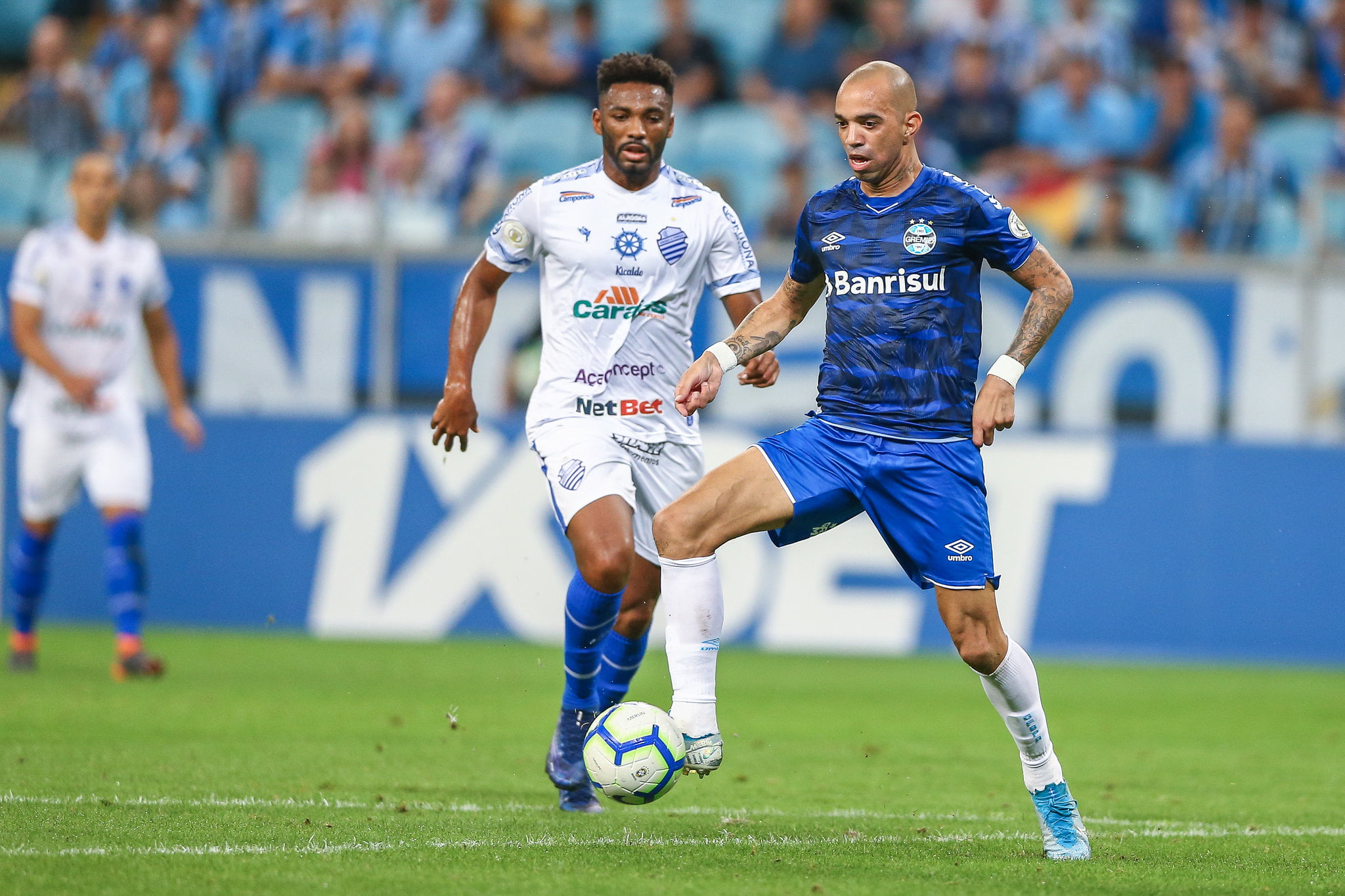 Que sufoco! Grêmio sofre, mas vence o CSA no apagar das luzes; veja os gols Grêmio