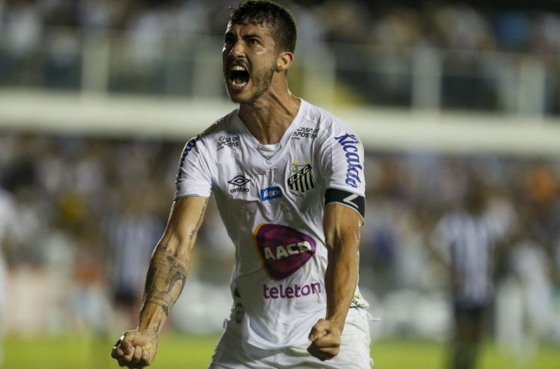 Grêmio monitora mercado e faz oferta por zagueiro destaque do Santos Santos