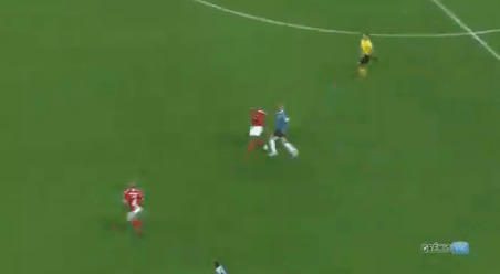 Na web, Grêmio usa o "hit" Caneta Azul para ilustrar drible de Tardelli em Patrick Grêmio