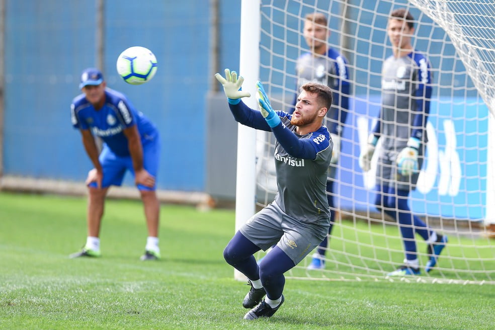 Antiga promessa da base, goleiro diz que não pensa em voltar ao Grêmio e ainda lamenta falta de oportunidades Megiolaro