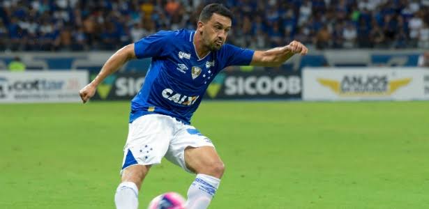 Edilson não concretiza volta ao Grêmio, fica no Cruzeiro e avisa: "Vontade imensa" Edilson
