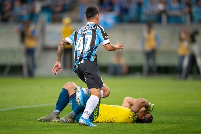 Diretor do Cruzeiro admite negociações e interesse por Ferreira, mas já tem a resposta do Grêmio Ferreira