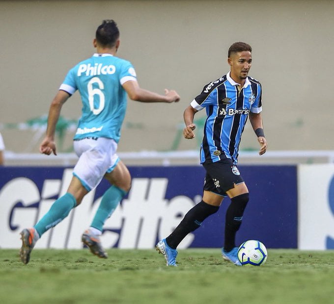 A emoção de um jovem jogador do Grêmio pela estreia no time profissional Grêmio
