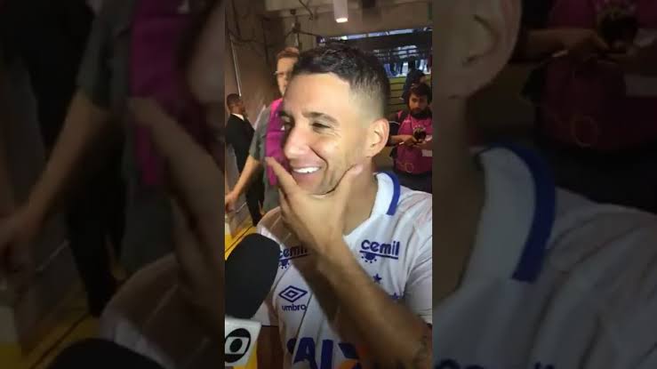Tricolores lembram Thiago Neves dizendo "chupa, Grêmio" e pedem vingança quinta Thiago Neves