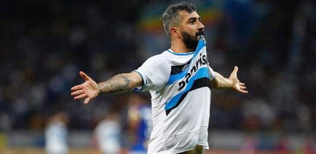Douglas toma partido e define qual será o seu apoio nas eleições presidenciais do Grêmio: "Voltar a vencer" Douglas - Grêmio
