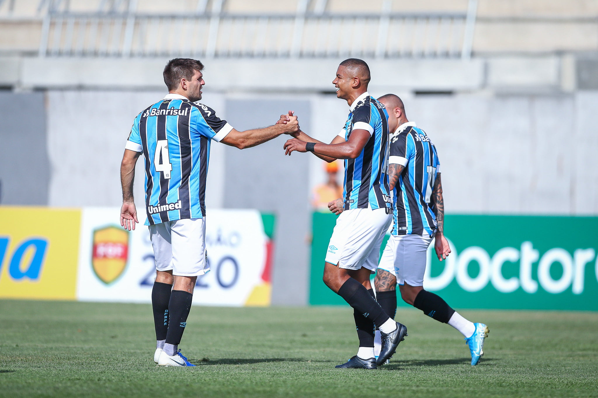 Com possível mudança de esquema, veja a provável escalação do Grêmio para o Gre-Nal Grêmio
