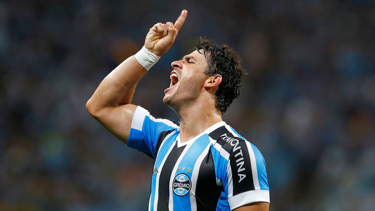 Grêmio promove disputa com o Inter por Giuliano e faz "acordo" com Felipão para não trazer outro goleiro Giuliano