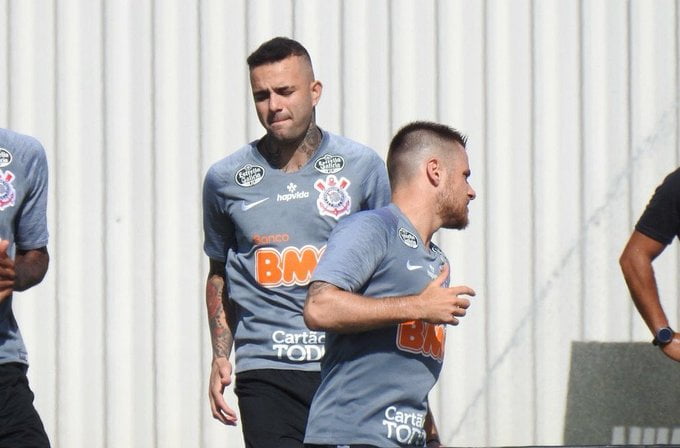 Técnico do Corinthians esbanja confiança em Luan e rasga elogios ao ex-Grêmio Luan