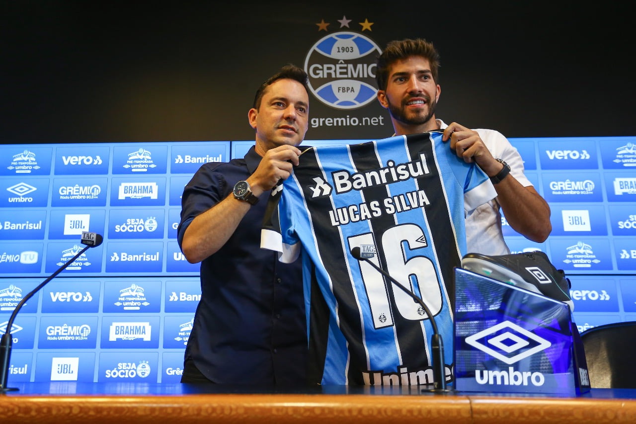 Gremistas pedem a permanência de Lucas Silva no time titular; portal cita "tendência" de reserva Lucas Silva