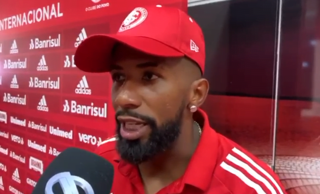 Rodinei avalia jogo "extraordinário" contra o Boca e crê em título do Brasileirão: "Futebol não tem tempo pra luto" Rodinei