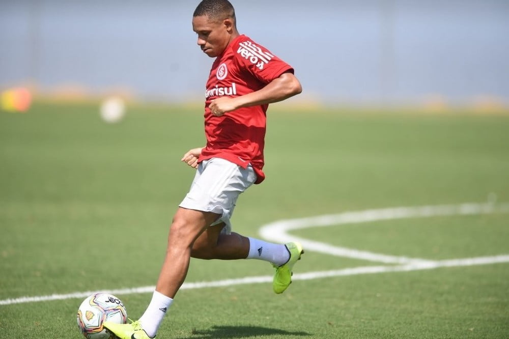 Ex-Inter, atacante Wellington Silva deixa futebol japonês e retorna ao Brasil para disputar a Série A Wellington Silva