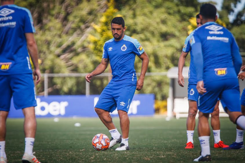 Após não conseguir voltar ao Grêmio, Edilson posta: "Fechado com o Cruzeiro" Edilson