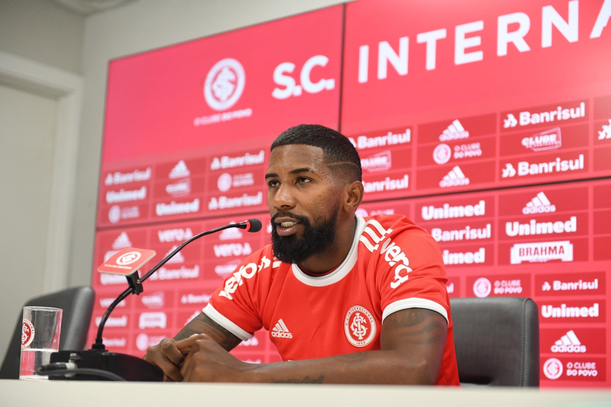 Rodinei já conquistou o elenco do Inter: "A gente dá risada 24 horas por dia" Rodinei