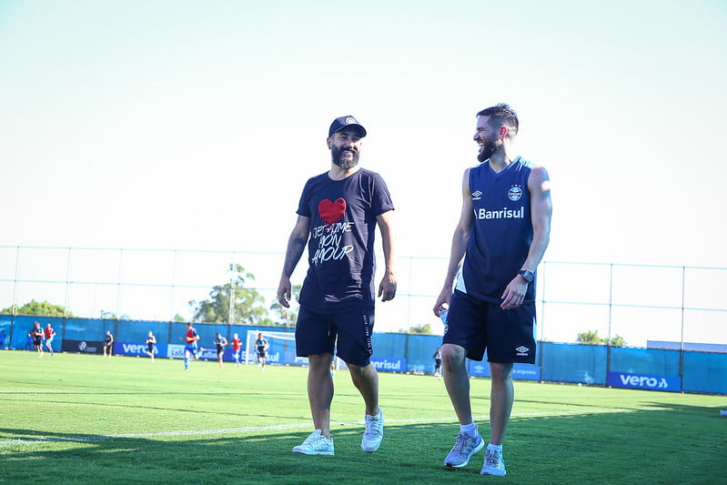 Saudades, tricolor? Douglas visita Grêmio e é oferecido a clubes para o Gauchão Douglas