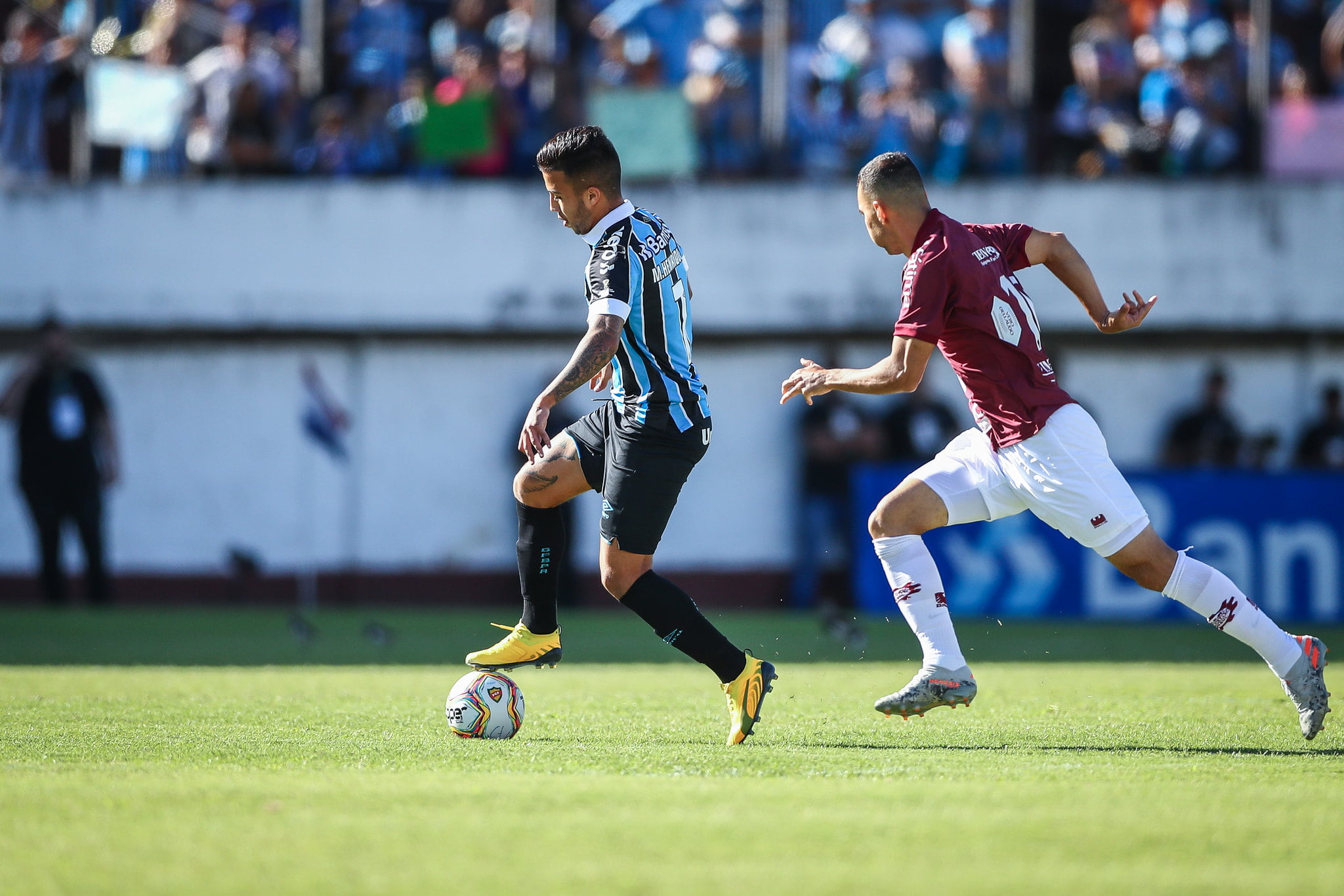 Volante do Grêmio diz que elenco foi cobrado e desabafa: "Só tem homem de caráter aqui" Grêmio