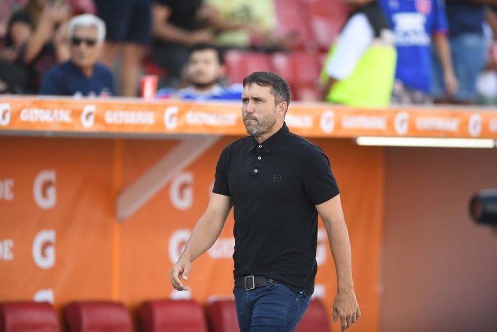 Coudet explica setor de meio "defensivo" e aponta o melhor jogador em campo Coudet