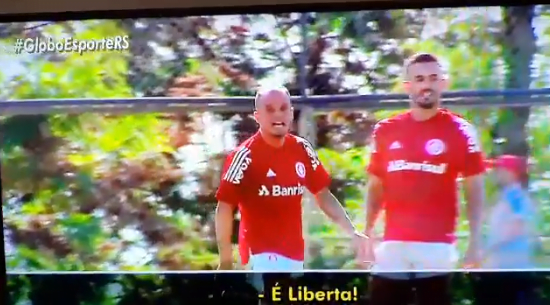 VÍDEO - Em treino de bobinho, D'Ale desarma com carrinho e grita: "É Liberta, c***" D'Ale