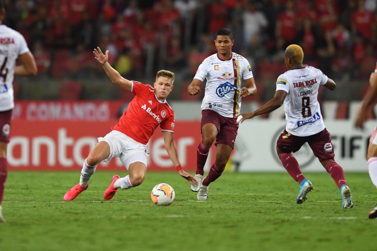 Inter confirma venda de Bruno Fuchs, que não joga contra o Fluminense; veja a escalação Fuchs