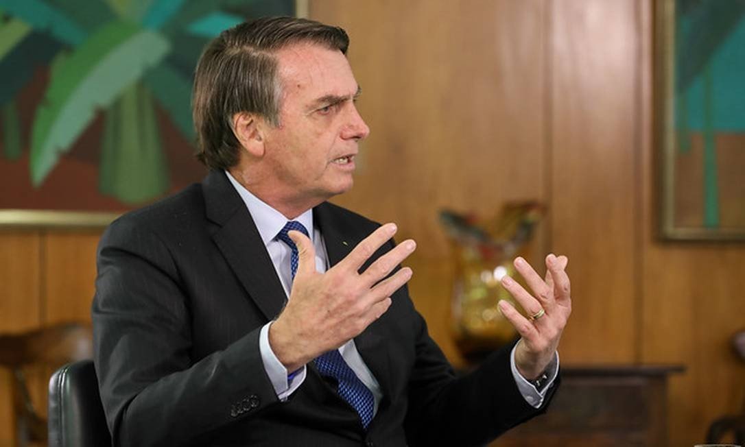 Com futebol parado e 11 mortes no país, Bolsonaro minimiza coronavírus: "Gripezinha" Bolsonaro