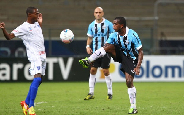Ex-Grêmio, Fernando desabafa sobre "caso Robson", critica imprensa e pede ajuda de Bolsonaro Fernando
