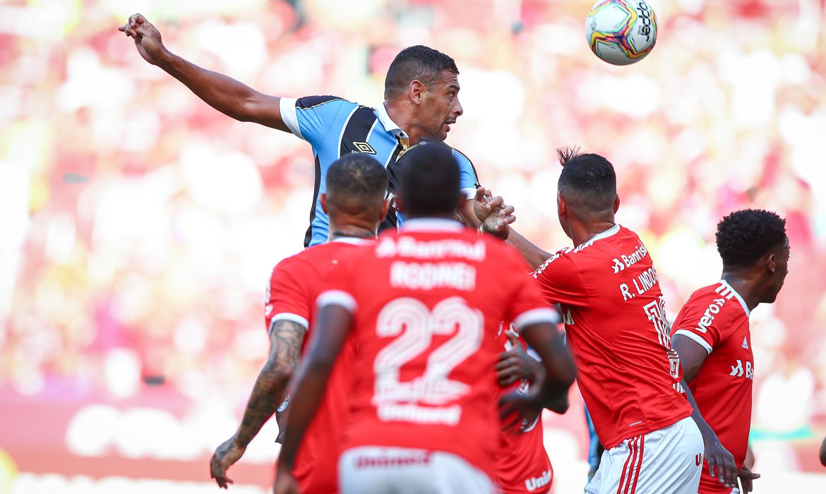 Gre-Nal aconteceria nesta quarta, e ex-Grêmio alfineta colorados: "Devem estar felizes" Grêmio