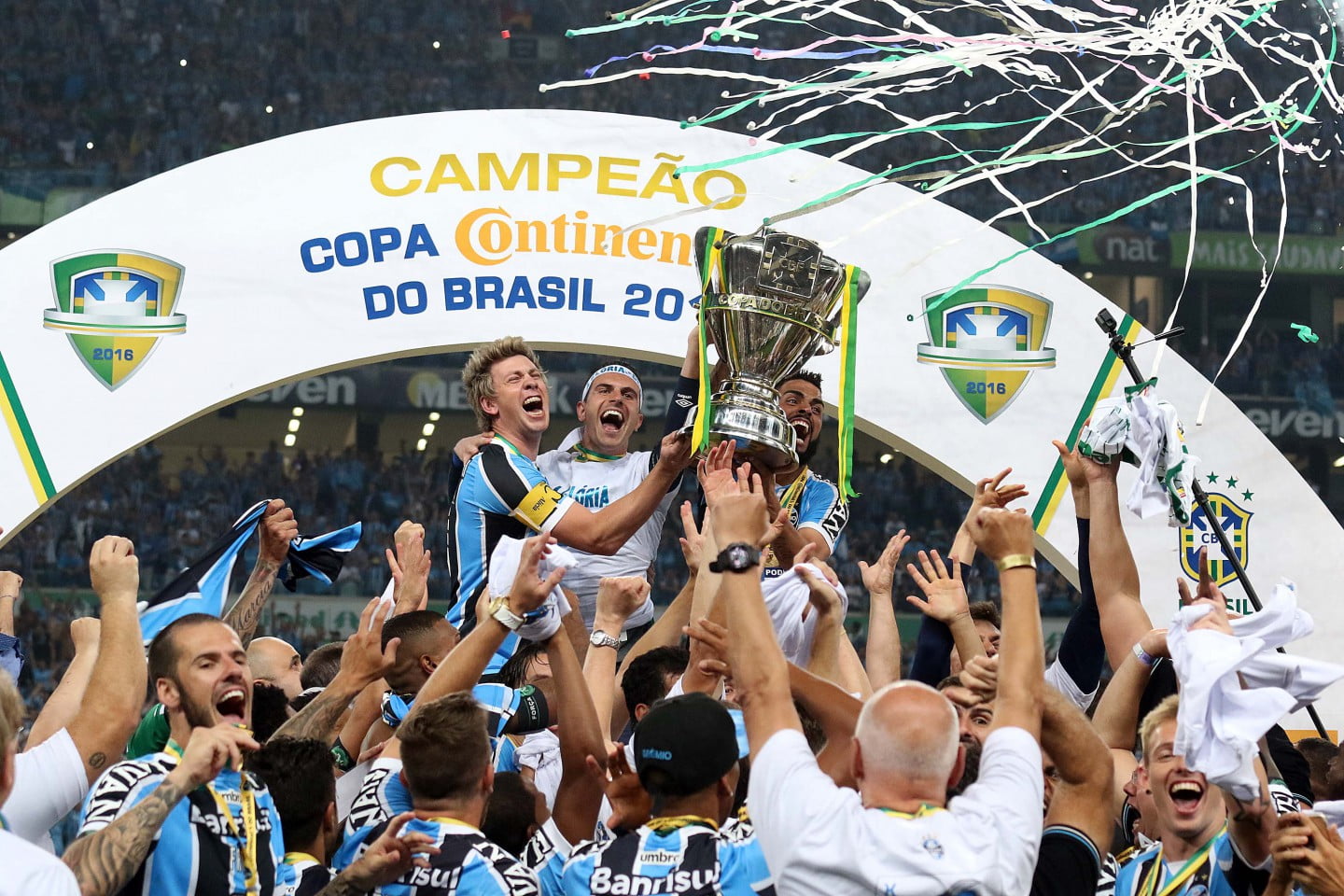 Gabriel e Grohe juntos: Maicon relembra homenagem ao levantar taça da Copa do Brasil Grêmio