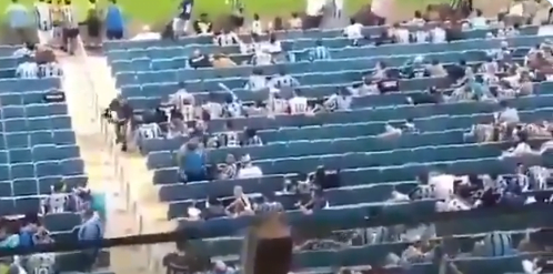 Vídeo mostra ato de racismo de torcedor do Grêmio contra os colorados na Arena Racismo