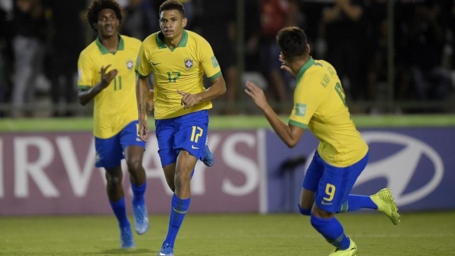 Sem jogar pelo profissional, jovem que poderá render R$ 150 mi se despede do Grêmio: "Chegou a hora" Grêmio