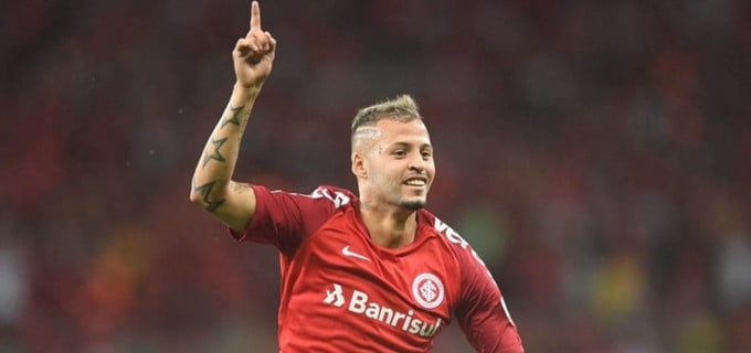 Edenilson registra volta ao Inter, será titular contra o Palmeiras e ganha comentário nostálgico de Nico López: "Deu saudades" Nico López
