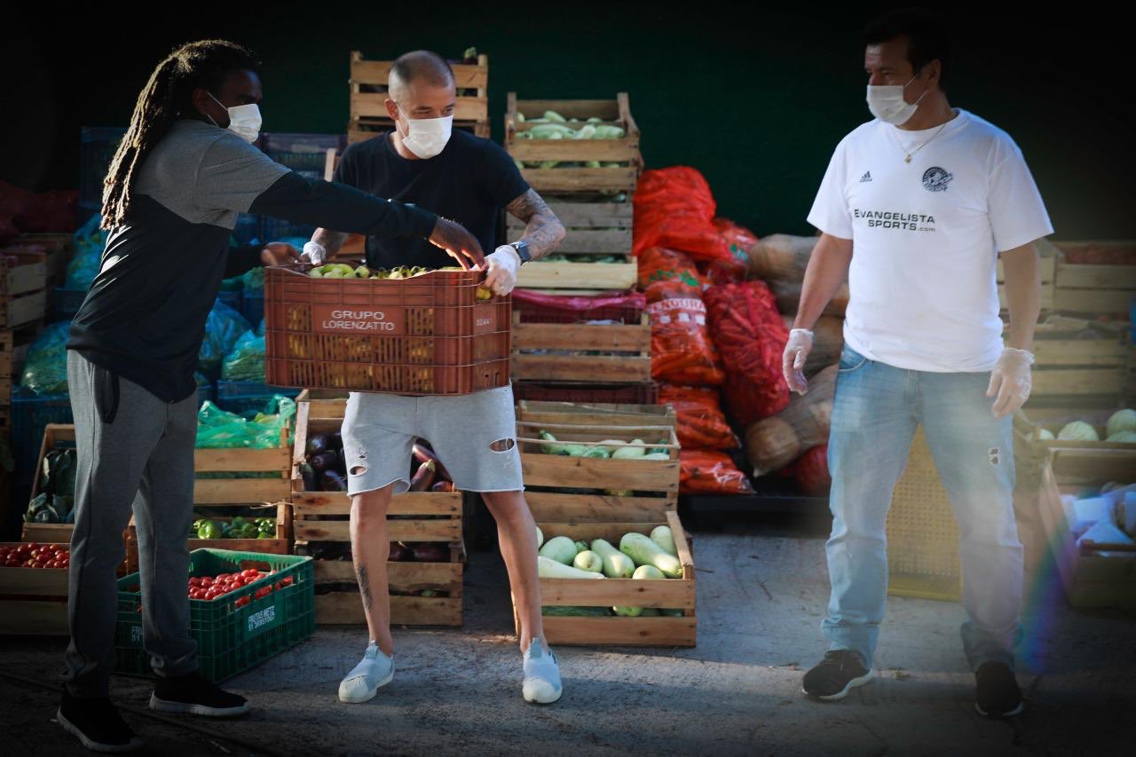 Ao lado de Dunga e Tinga, D'Ale auxilia na arrecadação de doações contra o coronavírus D'Ale