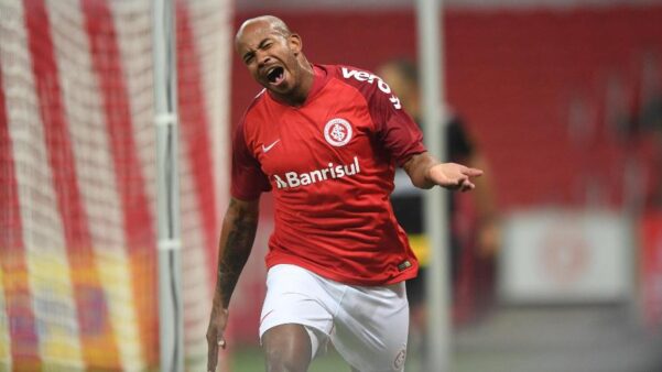 Cavalo paraguaio? Patrick pede mais respeito e dá resposta a Renato: "Não lembro de ver o Grêmio ganhar o Brasileiro" Patrick