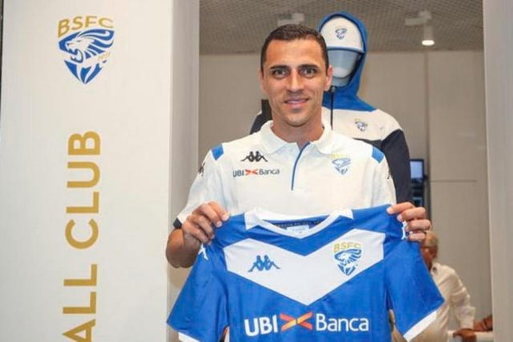 Com desejo de voltar ao Brasil, volante confirma que está negociando com o Grêmio Inter
