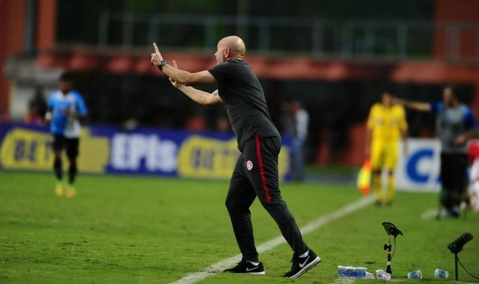 Ex-Inter, Antônio Carlos Zago deixa o comando do Bolívar e pode assumir novo rico do futebol brasileiro Zago - Inter