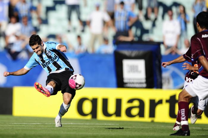 Ex-colegas, André Lima explica fracasso de argentino no Grêmio: "Preguiçoso" Miralles