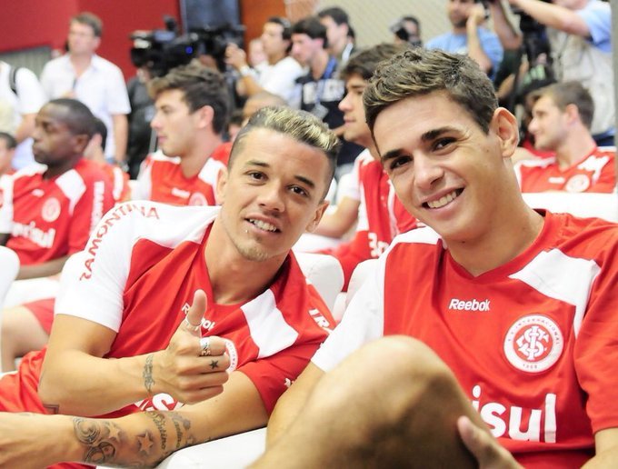 Oscar manda os parabéns a D'Alessandro e perfil oficial do Inter reage: "Que dupla" Oscar