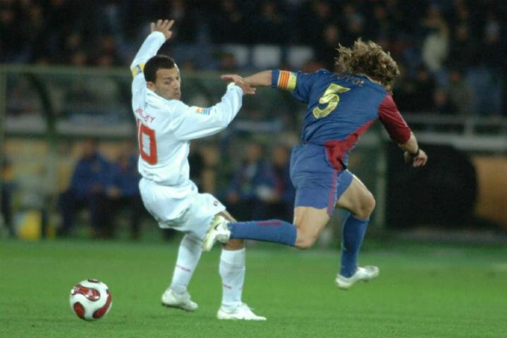 Iarley, sobre final de 2006: "Entortou um pouquinho a coluna do Puyol, mas não machucou não" Iarley