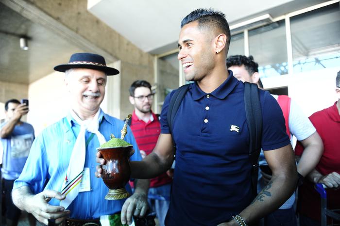 Desembarcou, tomou mate e foi embora: Kayke detalha o curioso desacerto com o Grêmio Kayke