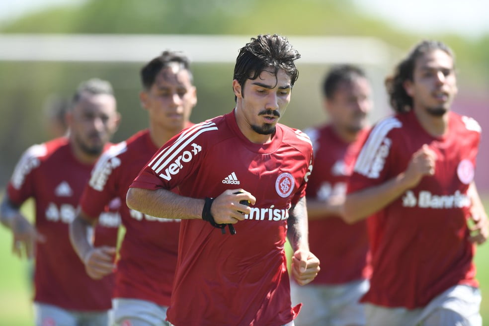 No Al-Ain, Erik cita frustração com Inter vice do Brasileiro e relembra Ruas de Fogo marcante: "Foi que nem sonho" Erik