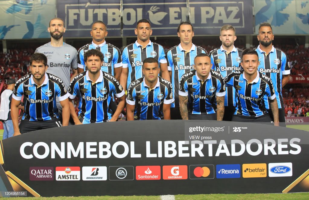 Atacante do Grêmio admite gostar de "tomar um gelo" com os amigos: "Não é duas ou três e ir dormir" Grêmio