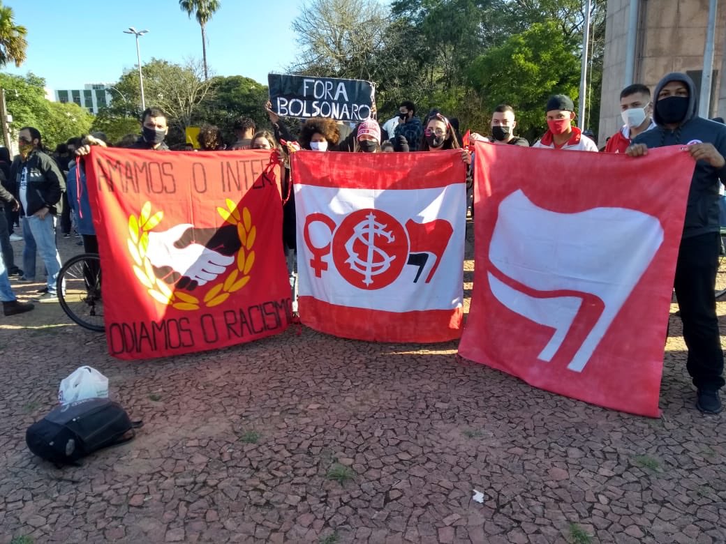 Apesar da reclamação de Medeiros, movimentos contra Bolsonaro e racismo voltam a ter símbolo do Inter Inter