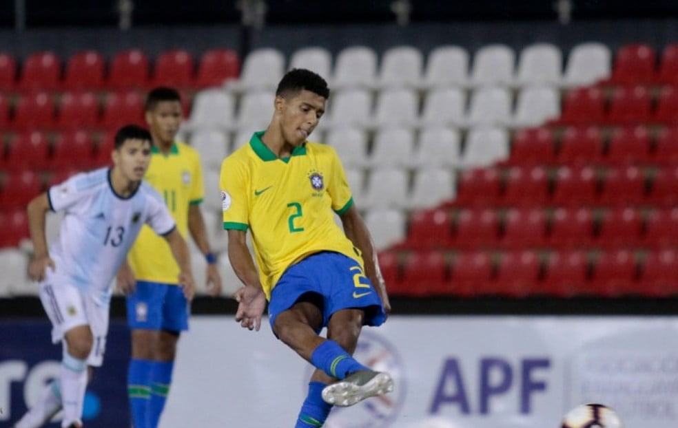 Veja lances e melhores jogadas do jovem lateral do Inter que está na mira do Real Madrid Tobias